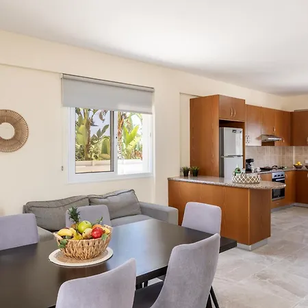 Chrystalla * Paralimni