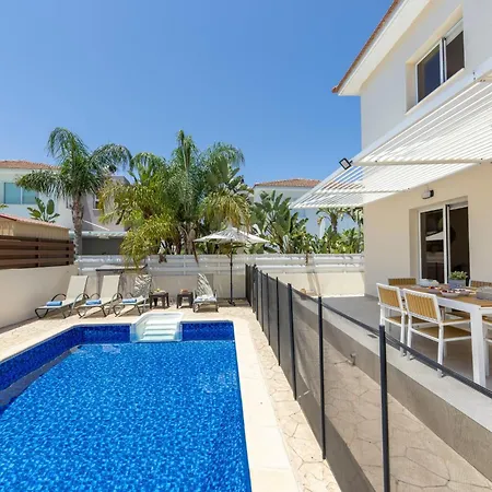 فيلة Chrystalla باراليمني