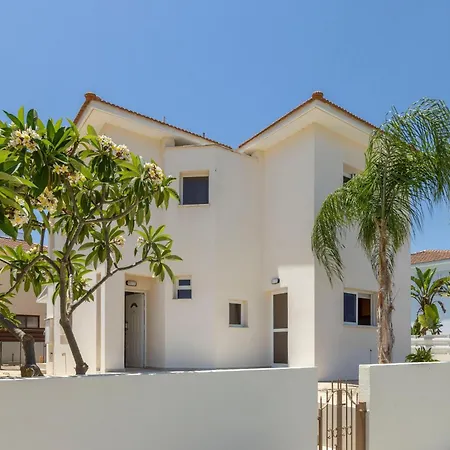 فيلة Chrystalla *