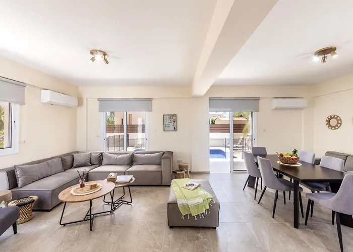 Chrystalla Vila Paralimni