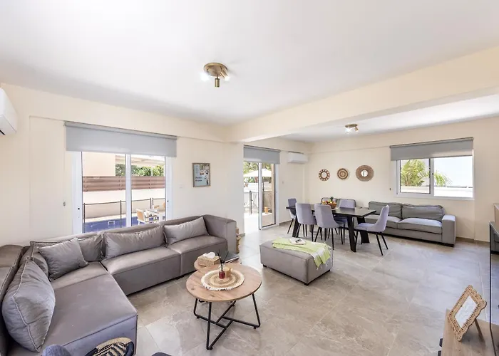 Chrystalla 빌라 파라림니